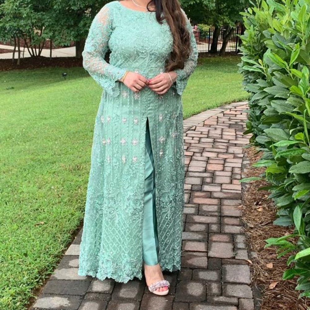 Maxi - Picture 2 of 4